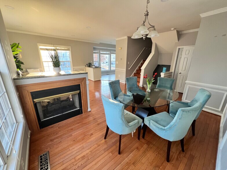 Building Photo - 2552 Sandbourne Ln