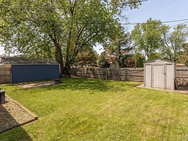 Building Photo - Walking Distance from Downtown!!!