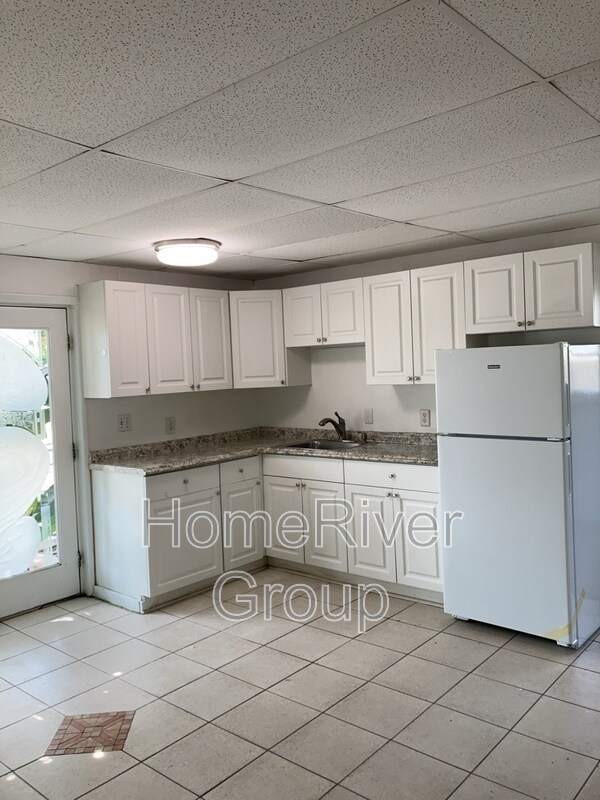Building Photo - 3929 S Shade Ave