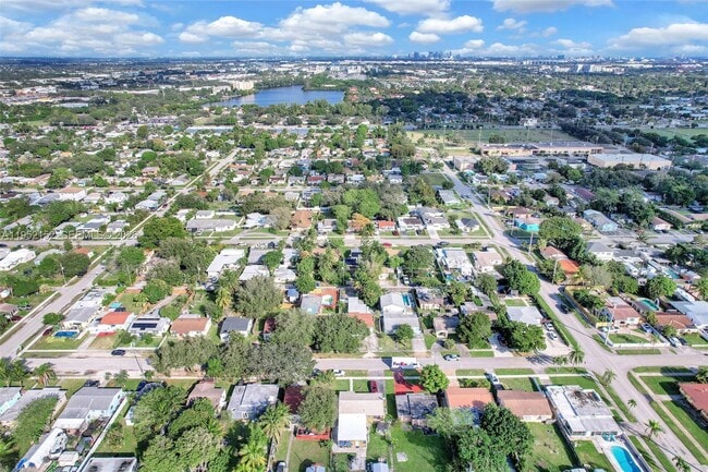 Building Photo - 2419 Coolidge St