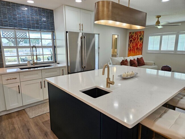Building Photo - Annual Rental or 6+ month option - FURNISHED HEATED POOL HOME. Gorgeous 3 Bedroom, 3 Bath, 2 Car ...