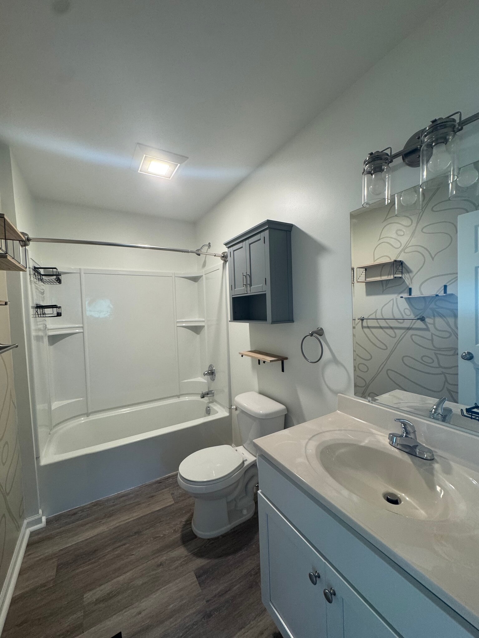 Building Photo - 2115 Oakwood Ave NE