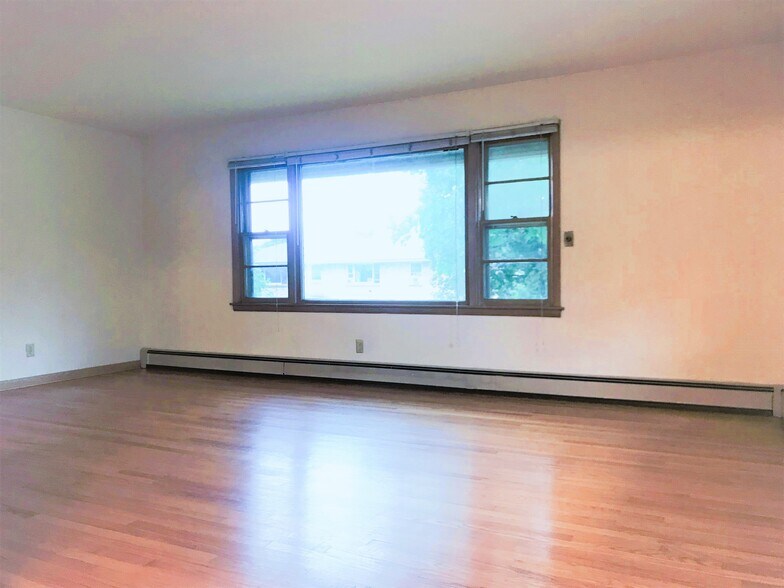 Building Photo - 413 Pawling St