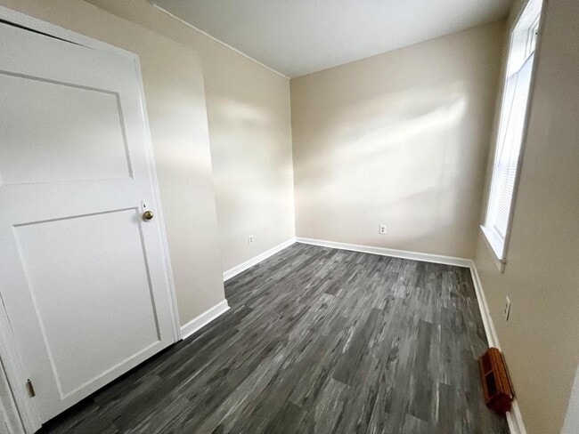 Building Photo - 1104 Barrett St