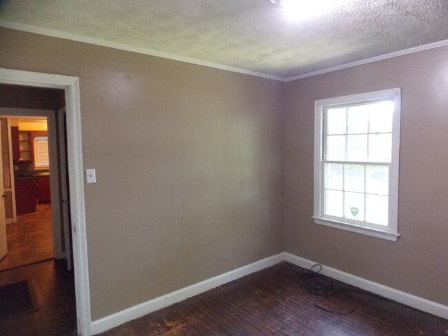 Building Photo - 215 Hillside Cir