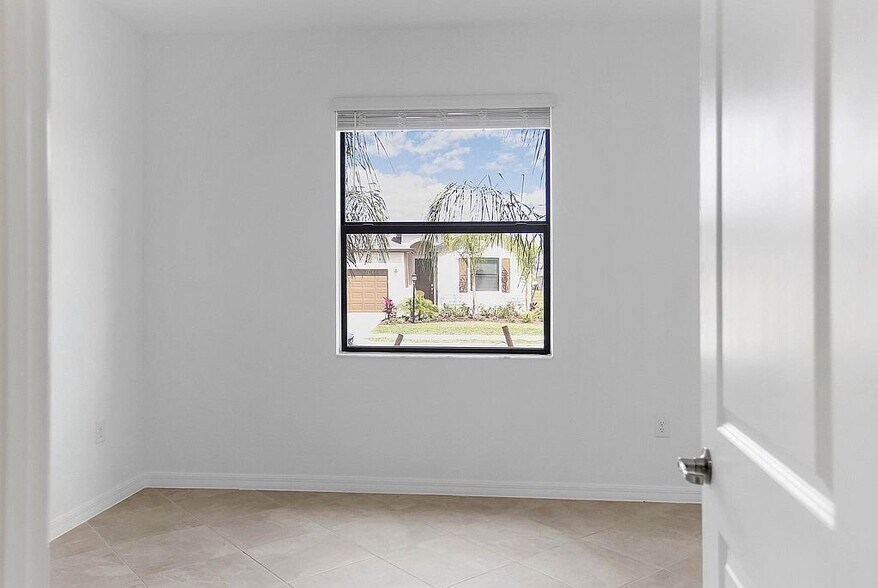 Building Photo - 14882 Portico Blvd