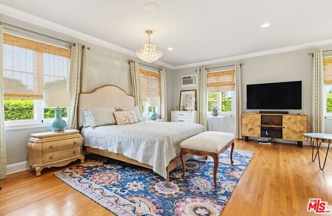 Building Photo - 516 S Rimpau Blvd