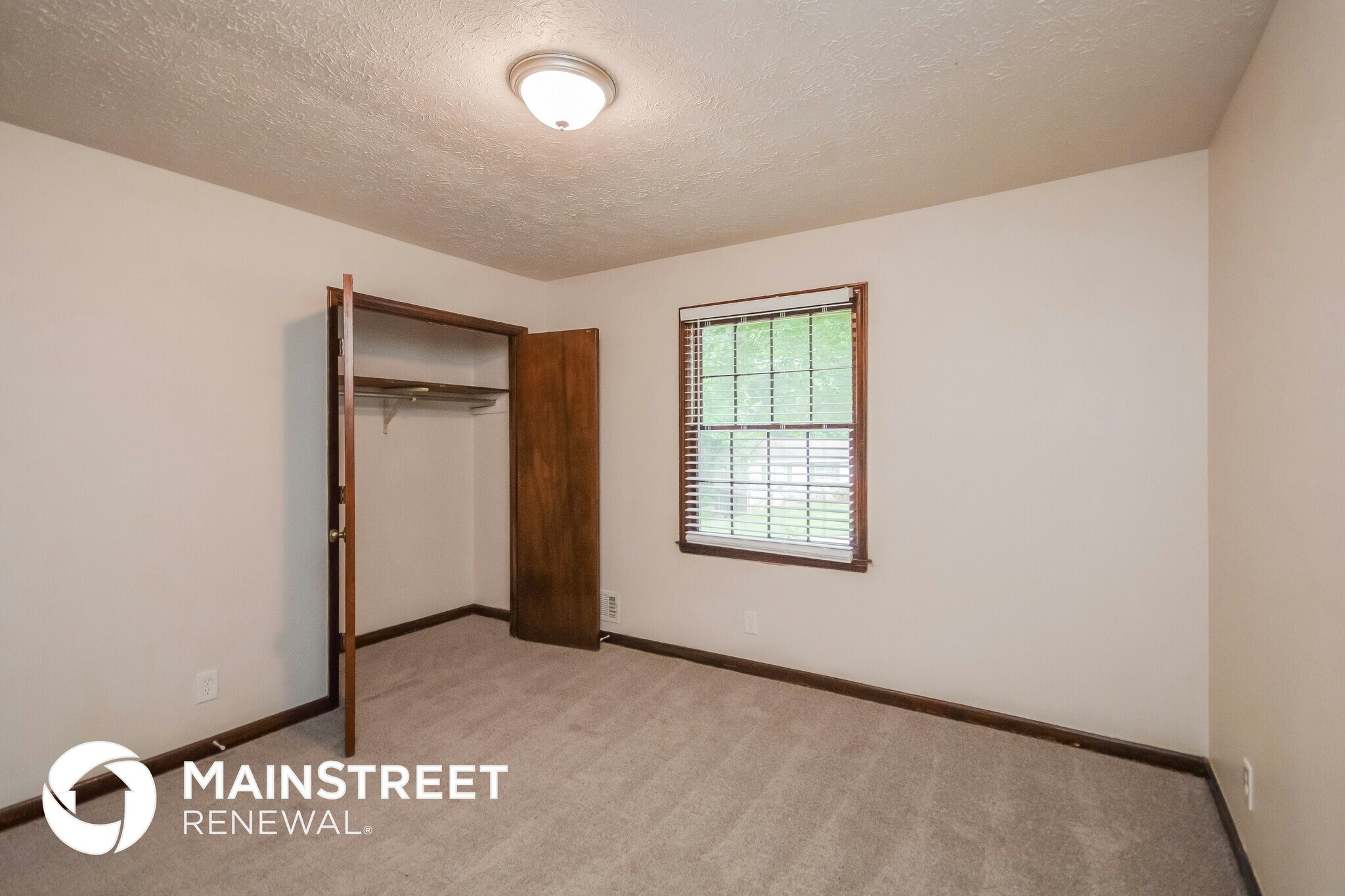 Building Photo - 2245 Pinewood Dr