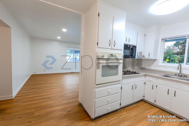 Building Photo - 3040 Blane Way