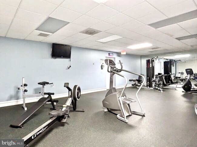 Building Photo - 5563 Seminary Rd