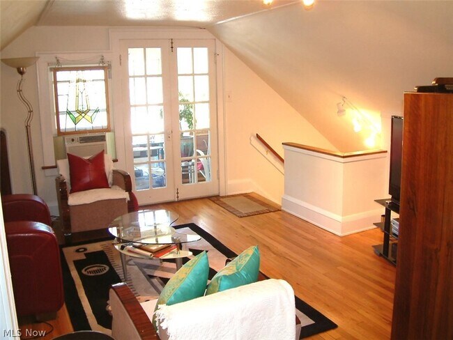 Building Photo - 13834 Clifton Blvd