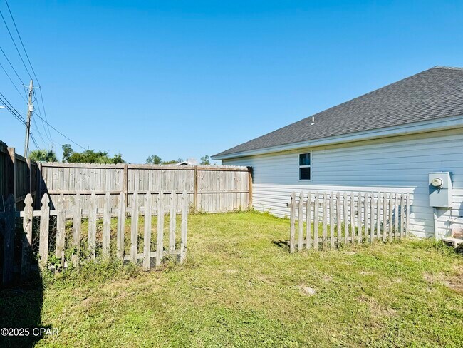 Building Photo - 425 Shadecrest Dr