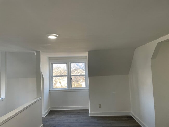 Building Photo - 909 N Olive St