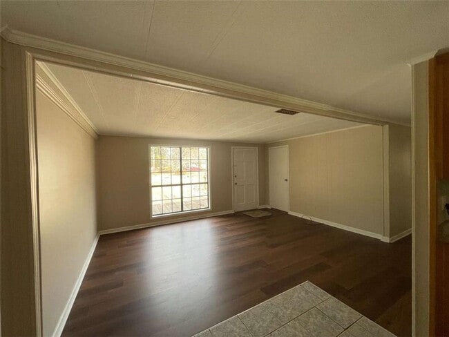 Building Photo - 693 Bluebird Dr SE