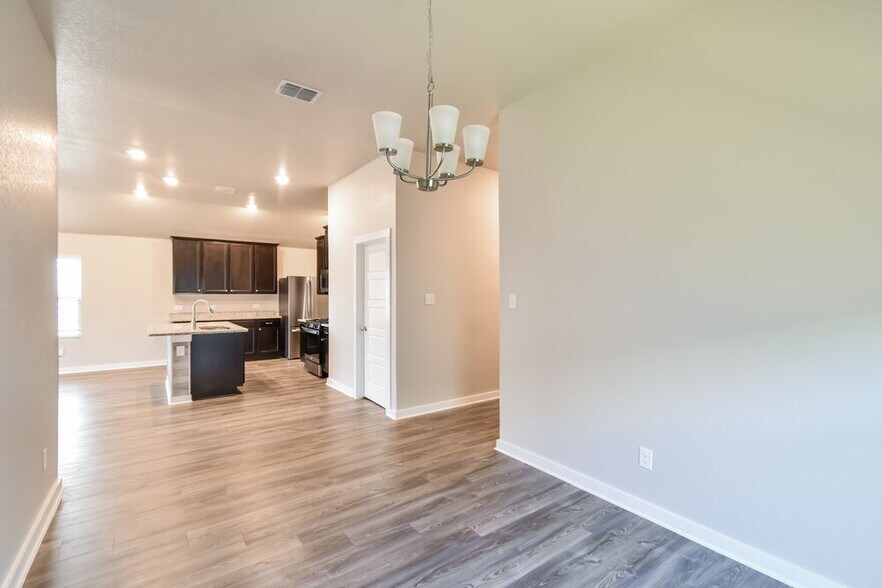 Building Photo - 7807 Tejas Plano Dr