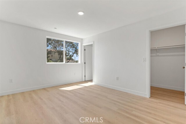 Building Photo - 711 W 80th St