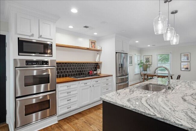 Building Photo - 847 S Mendenhall Rd