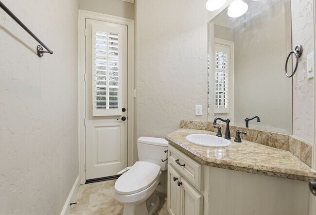 Building Photo - 30 N Palmiera Cir