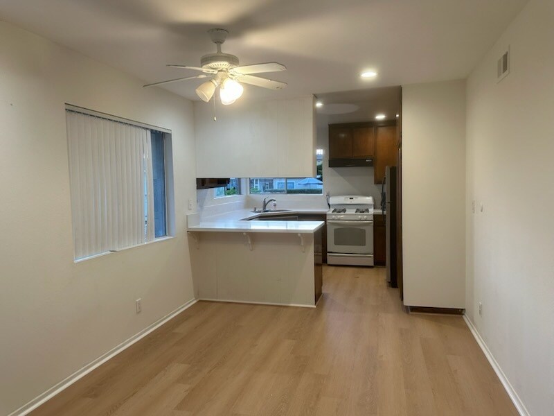 Building Photo - 33772 Violet Lantern St