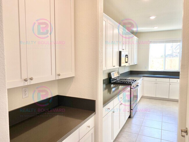 Building Photo - 1127 Winter Hawk Wy