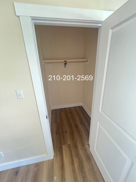 Building Photo - 1106 W Ridgewood Ct