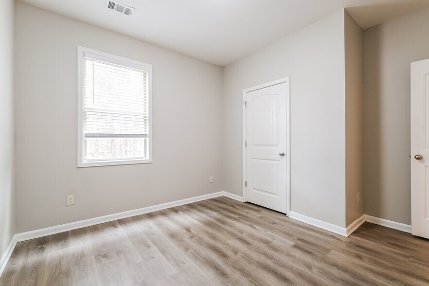 Building Photo - 538 Jadetree Ln