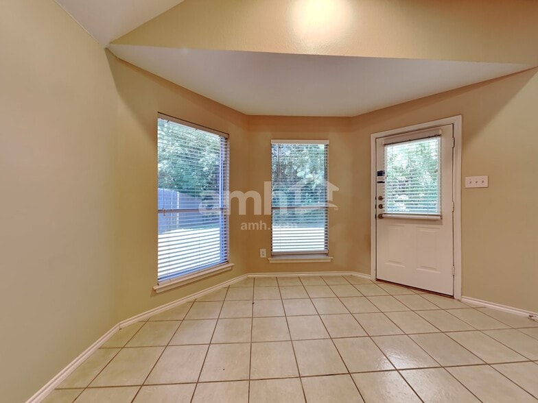 Building Photo - 5776 Jillian Way