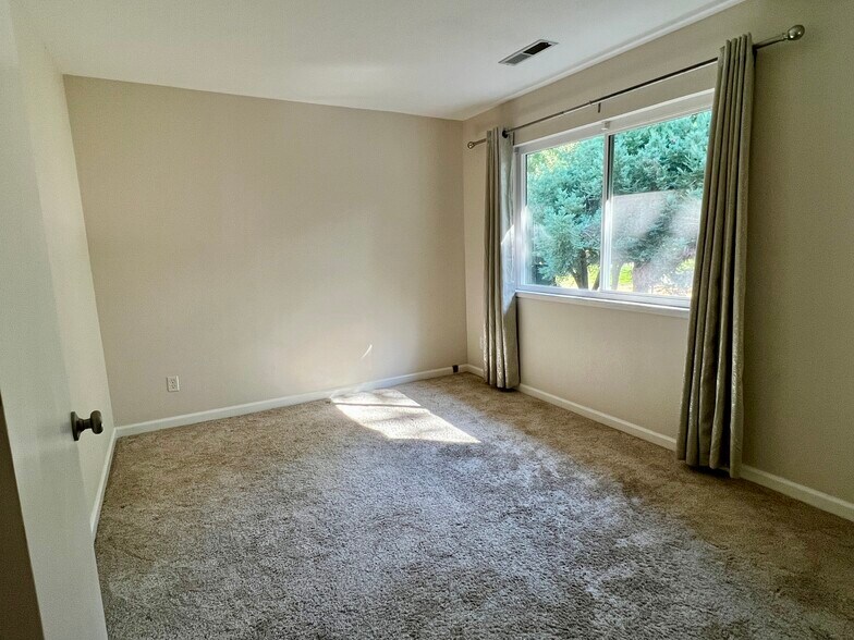 bedroom 1 - 7520 Silvertree Ln