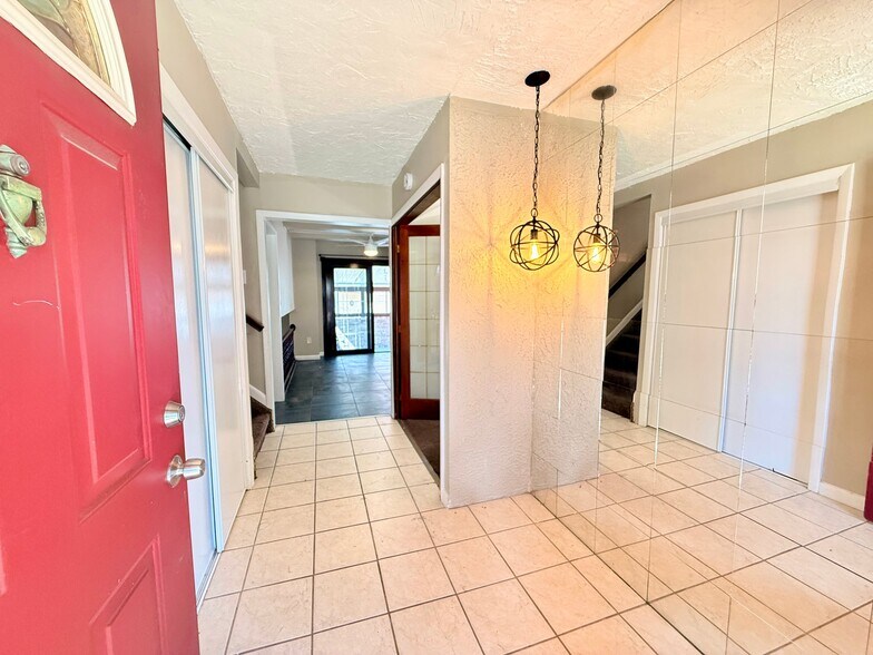 Building Photo - 11849 Ontario Dr