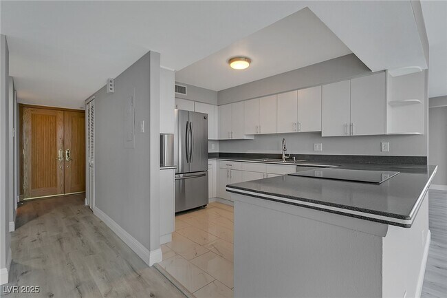 Building Photo - 3111 Bel Air Dr