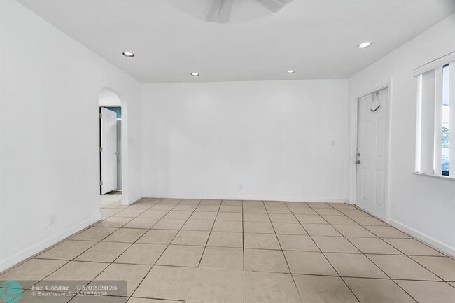 Building Photo - 4932 SW 12th St