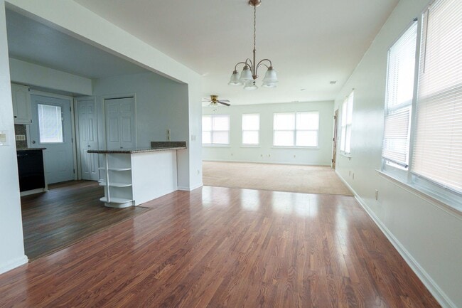 Building Photo - 829 Shore Dr