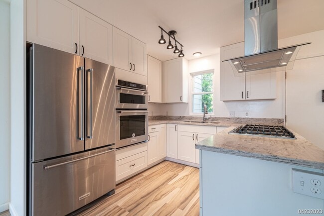 Building Photo - 2bd/1ba/2 parking townhome in Makakilo Hale 1