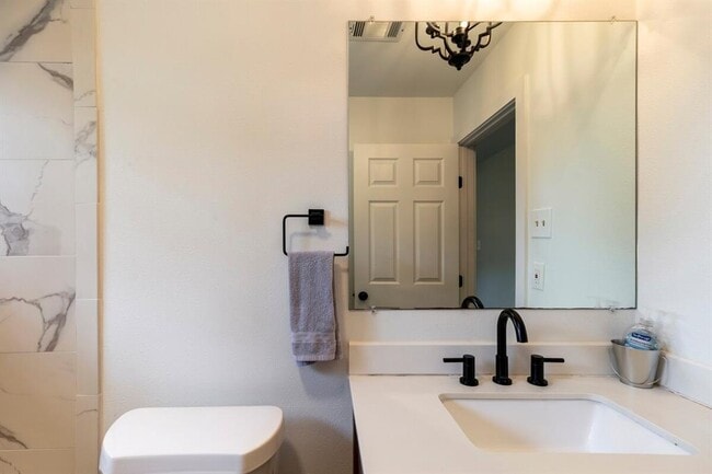 Building Photo - 1707 Deerfield Dr