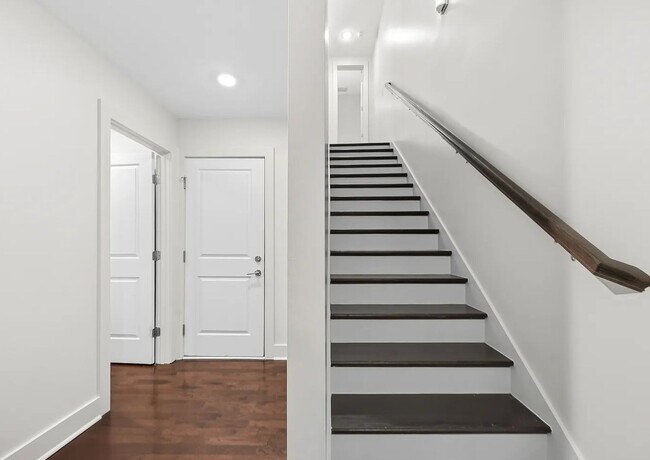 Building Photo - 1240 2nd Ave S