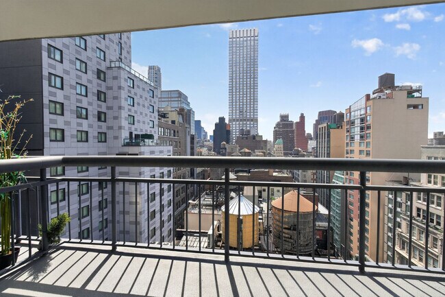 Building Photo - 68 W 37th St