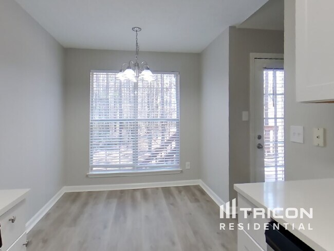 Building Photo - 65 Applewood Cir