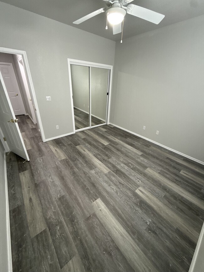 Building Photo - 1825 E Shore Villas Dr