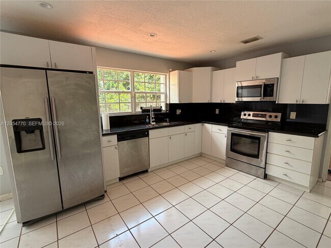 Building Photo - 14444 SW 92nd Terrace