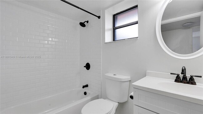 Building Photo - 13000 SW 92nd Ave
