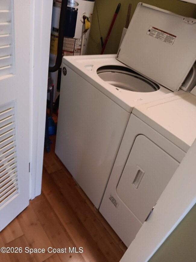 Building Photo - 1047 Small Ct