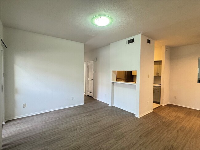 Building Photo - 6602 Harbor Town Dr
