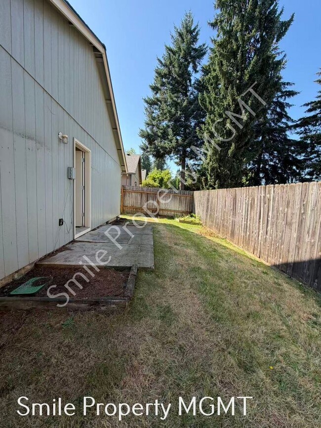 Building Photo - 963 Rodan Ave SE