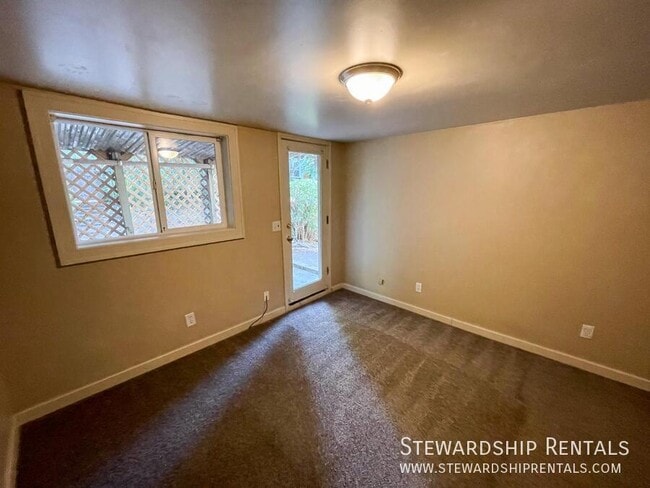 Building Photo - 1648 E 24th Ave