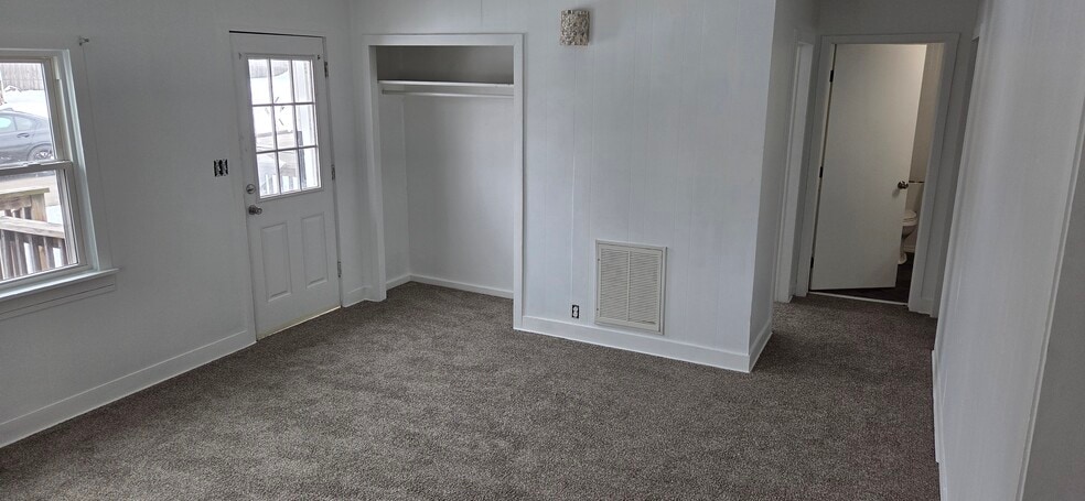 Building Photo - 222 Rosehill Ave