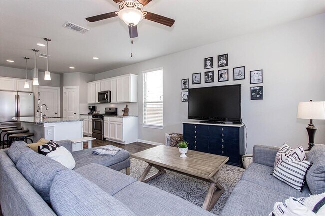 Building Photo - 5305 Traviston Dr