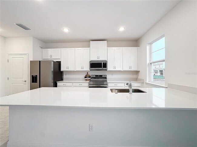 Building Photo - 4959 Shady Pnes Dr