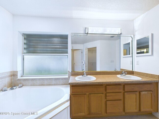 Building Photo - 207 Alcantarra St NW