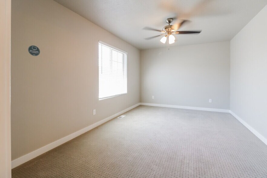 Building Photo - 1083 W Osprey Dr