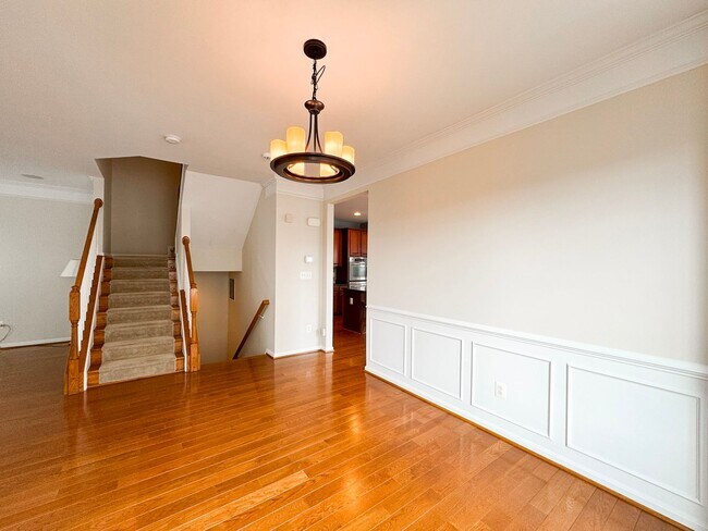 Building Photo - Stunning 3 Bed 2/2 Bath End-Unit Townhome In Desired Stone Ridge South